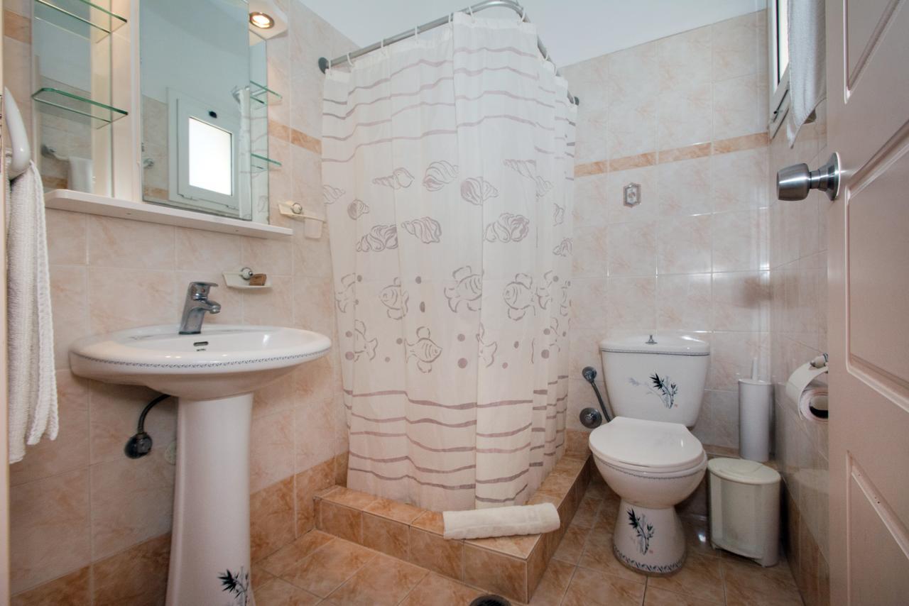 Contaratos Lettings 3 * Livadi (Kythira)